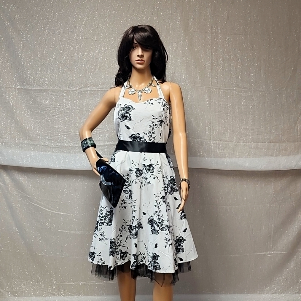 Hearts and Roses Black and White Halter Dress Sz 12
